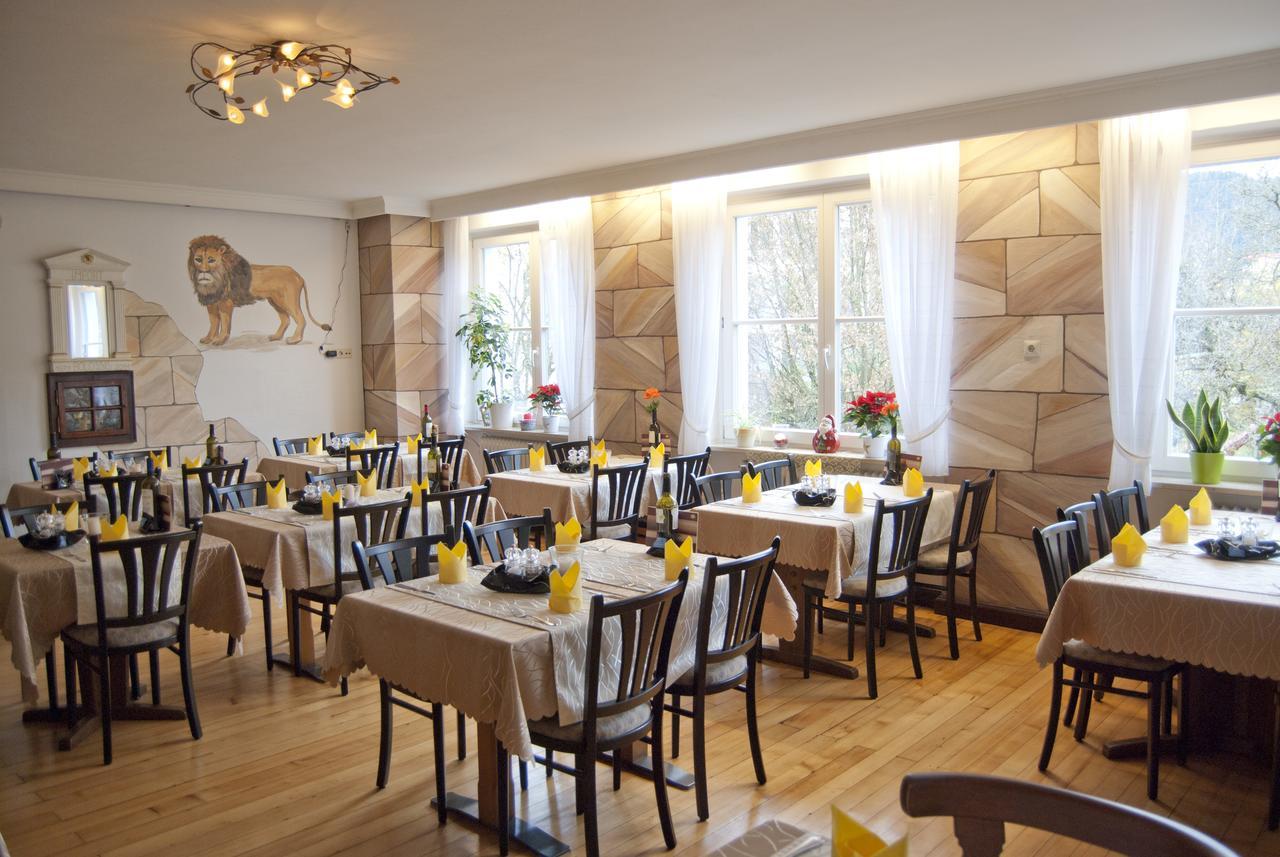 Gasthaus Zum Loewen - Restaurant Akropolis هاوزاخ المظهر الخارجي الصورة
